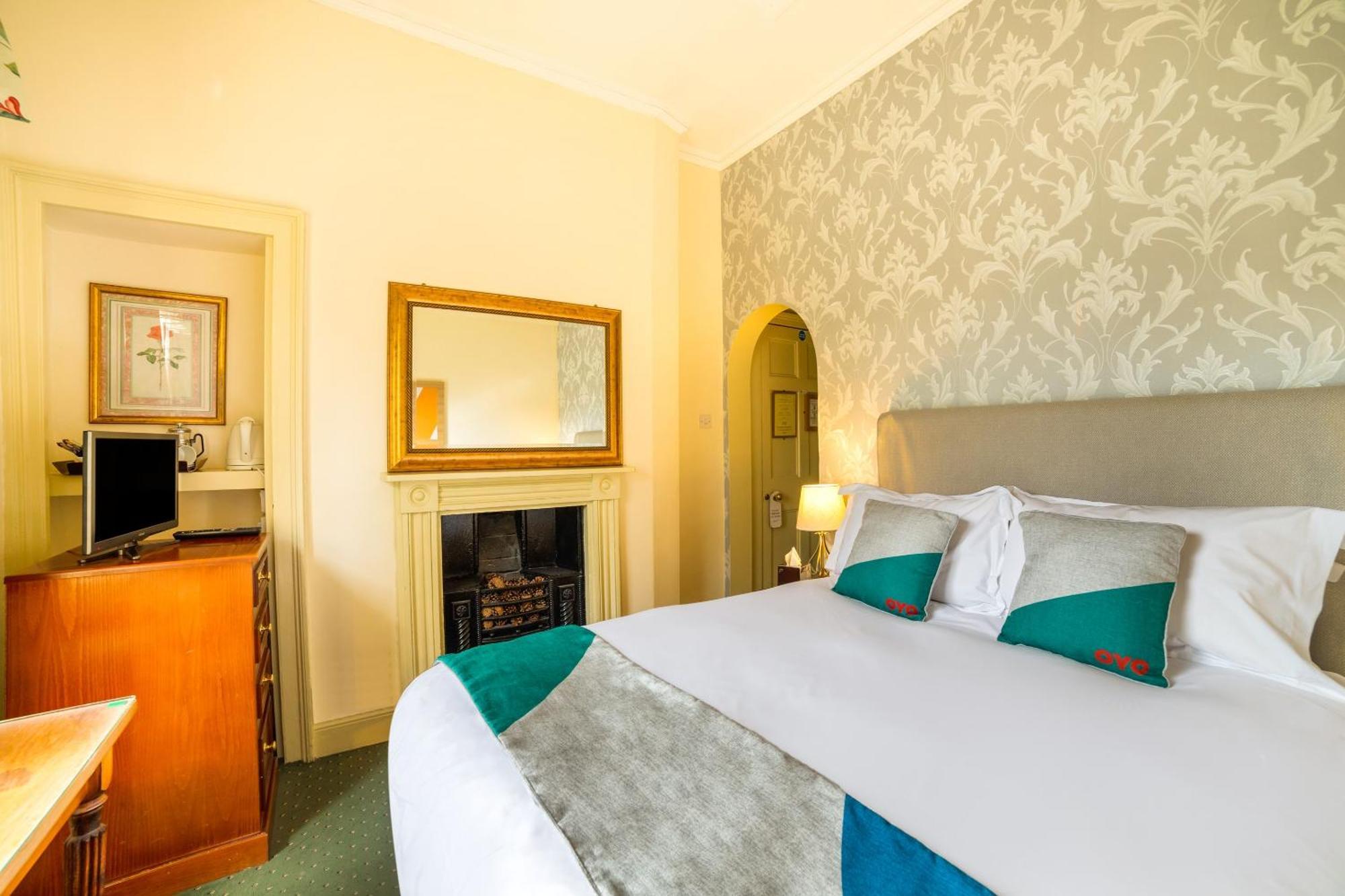 Oyo Bailbrook Lodge, バース エクステリア 写真