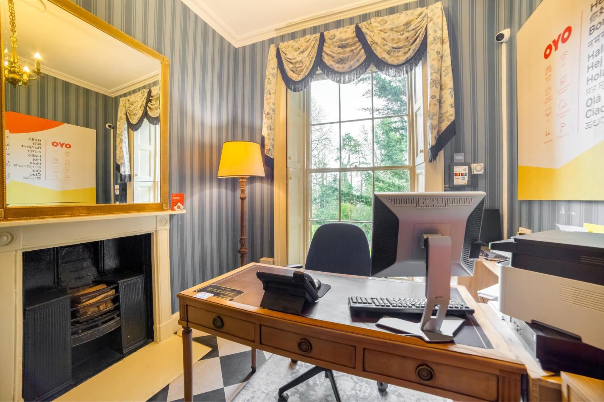 Oyo Bailbrook Lodge, バース エクステリア 写真