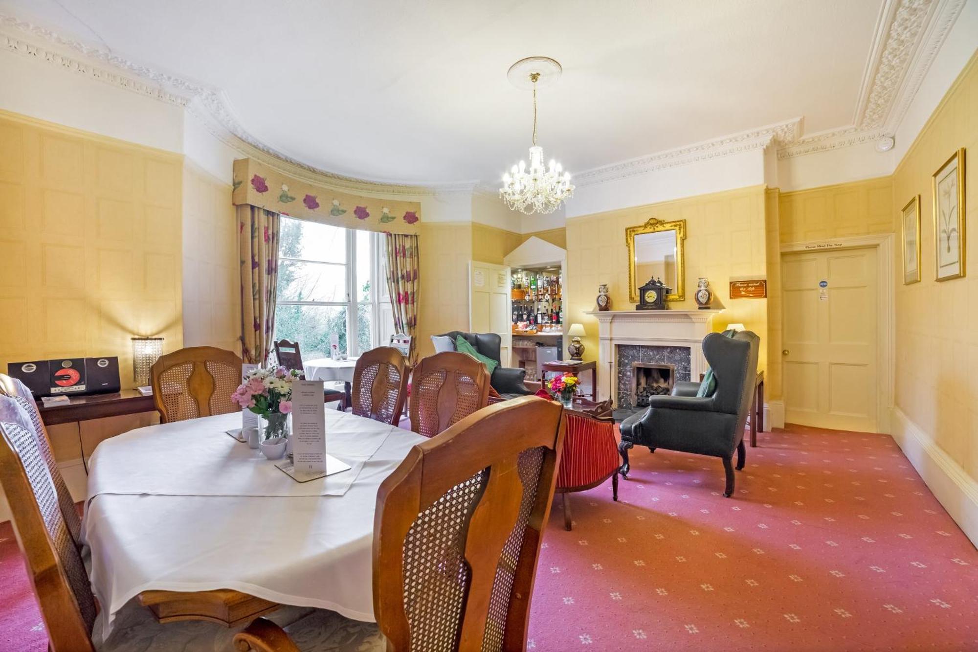 Oyo Bailbrook Lodge, バース エクステリア 写真