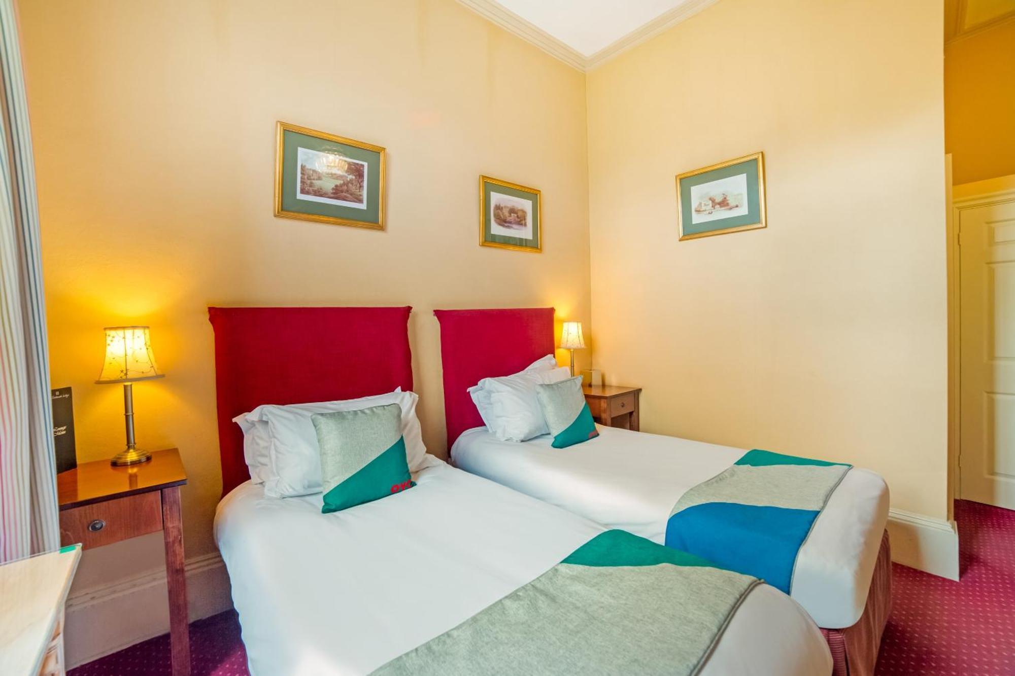 Oyo Bailbrook Lodge, バース エクステリア 写真