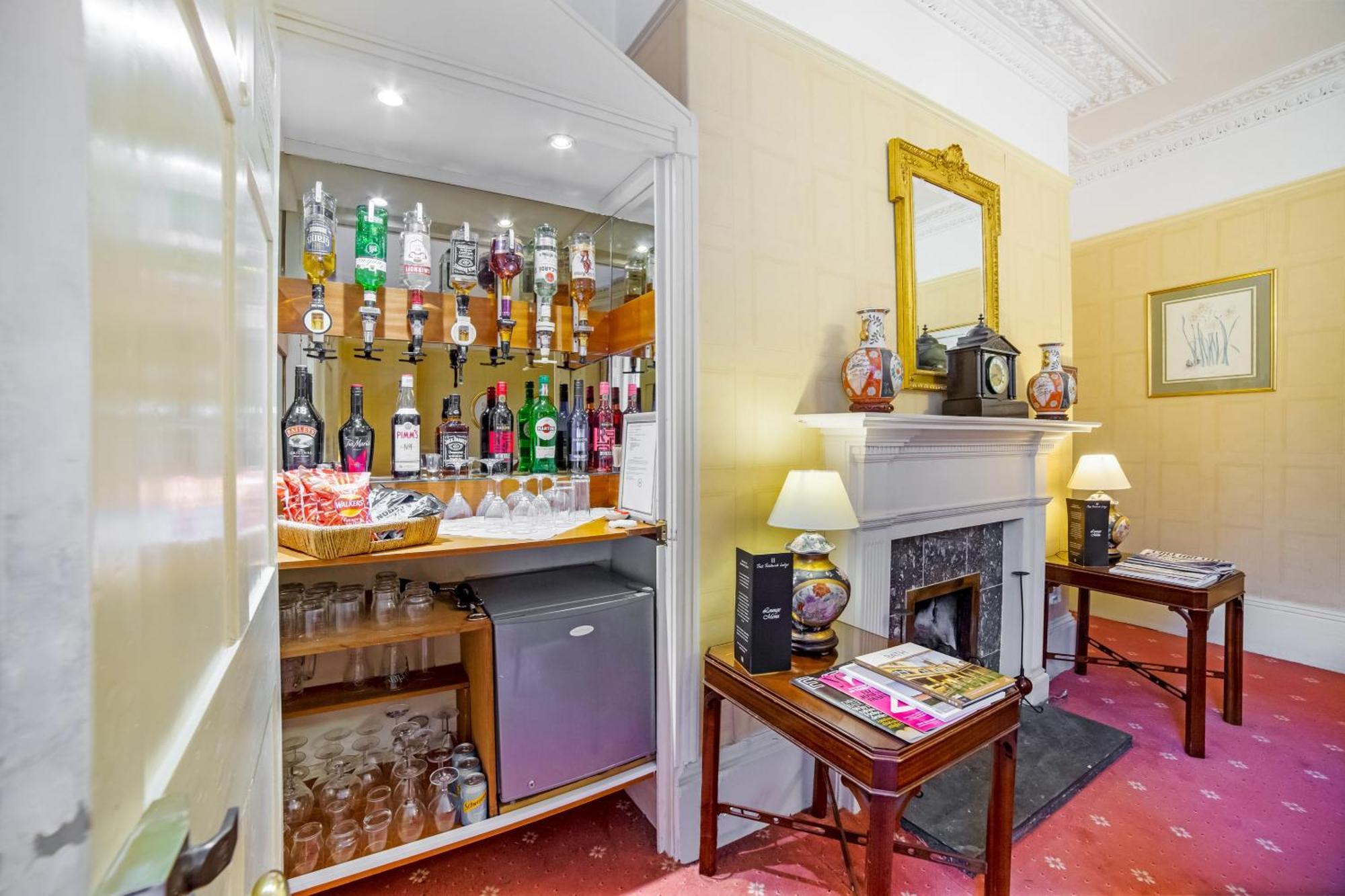 Oyo Bailbrook Lodge, バース エクステリア 写真