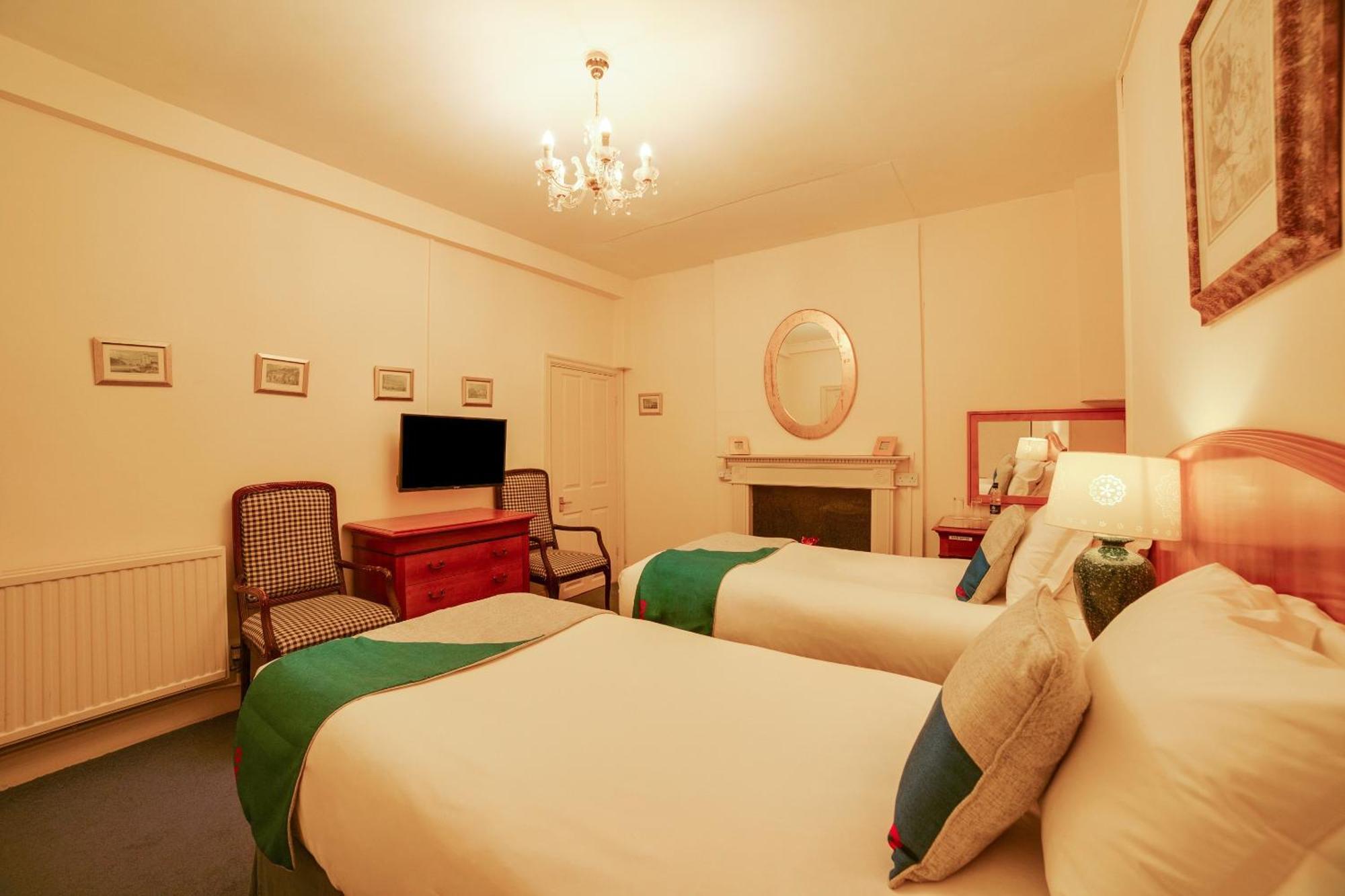 Oyo Bailbrook Lodge, バース エクステリア 写真