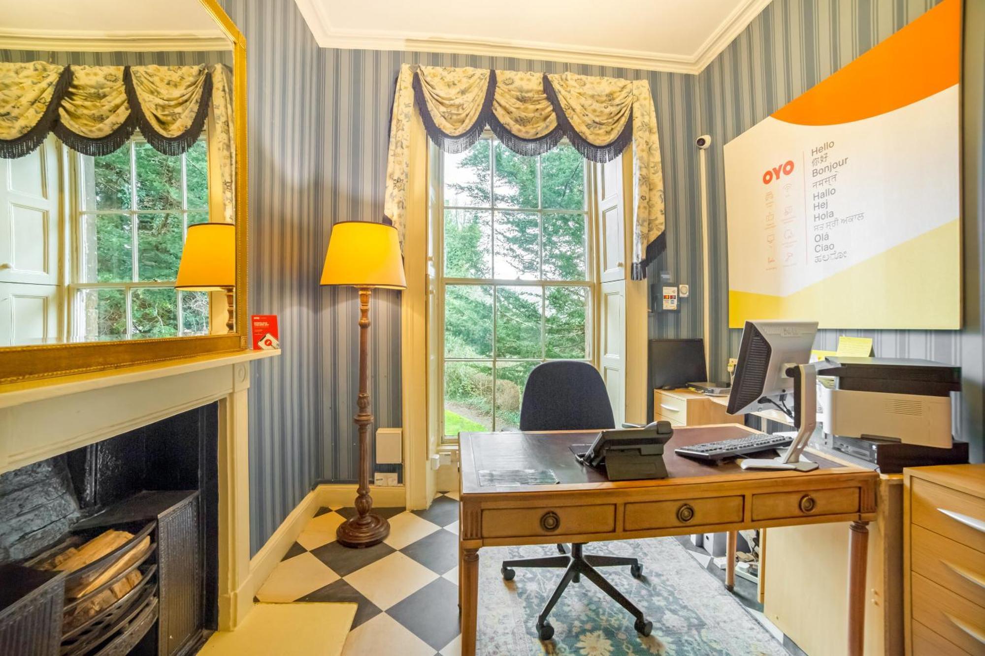 Oyo Bailbrook Lodge, バース エクステリア 写真